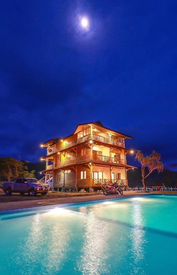The Tree House Sumbawa Hotell Huu Exteriör bild